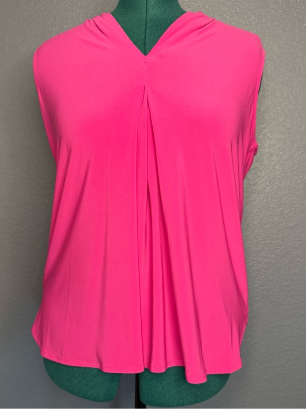 Kasper Hot Pink Pleated V-Neck Tunic‎ Bright Statement Top Sleeveless Size M